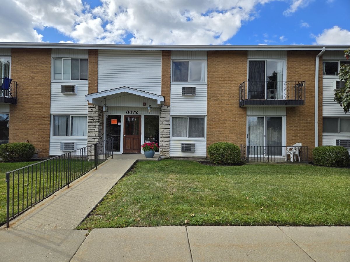 Condominiums Sold Courtland Square Des Plaines Illinois, 8872 Jody