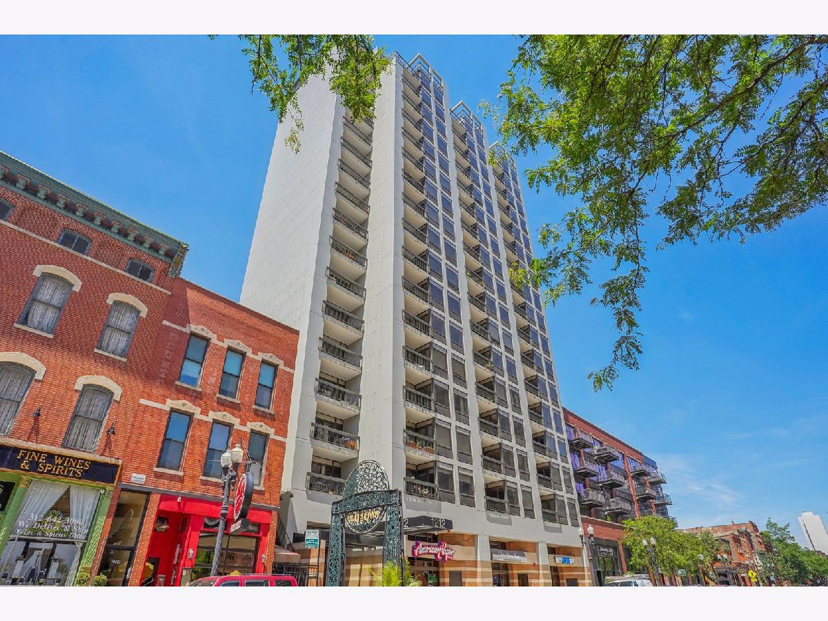 Condominiums Rented Neapolitan Chicago Illinois, 1212 Wells