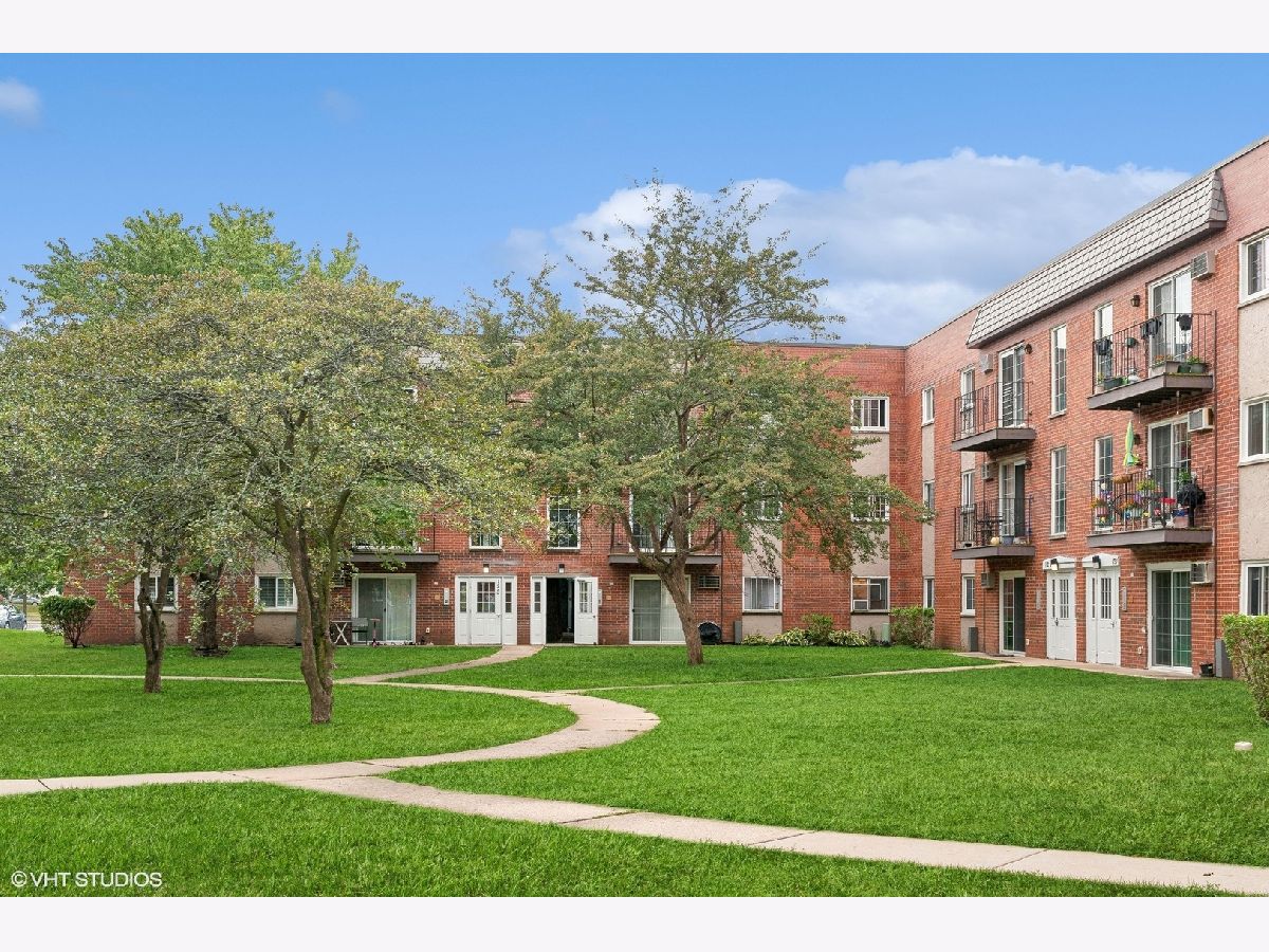 Condominiums Sold Carolshire Carol Stream Illinois, 129 Elk