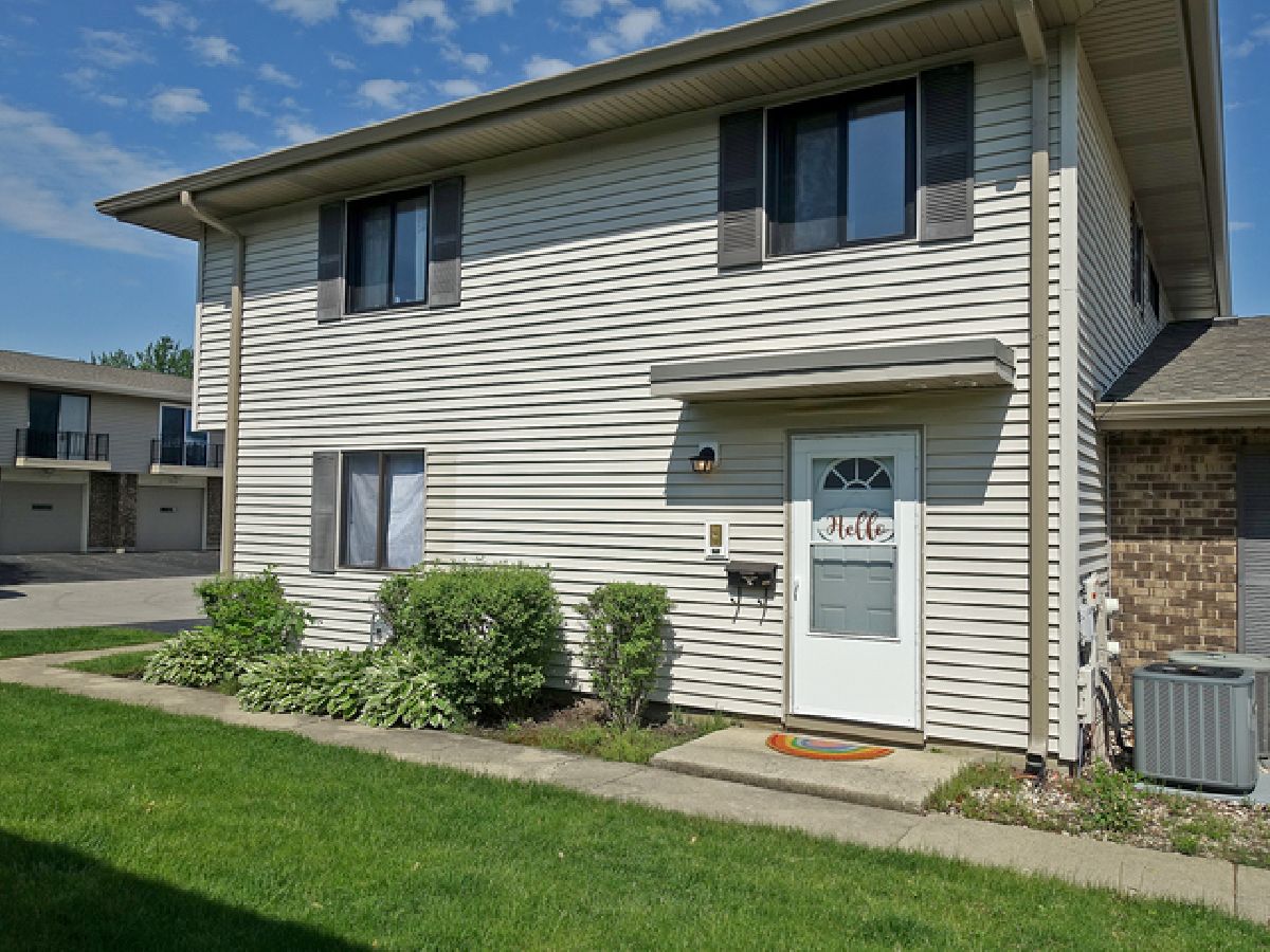 Condos & Townhomes Sold Weathersfield Lake Schaumburg Illinois, 1111 Quanset