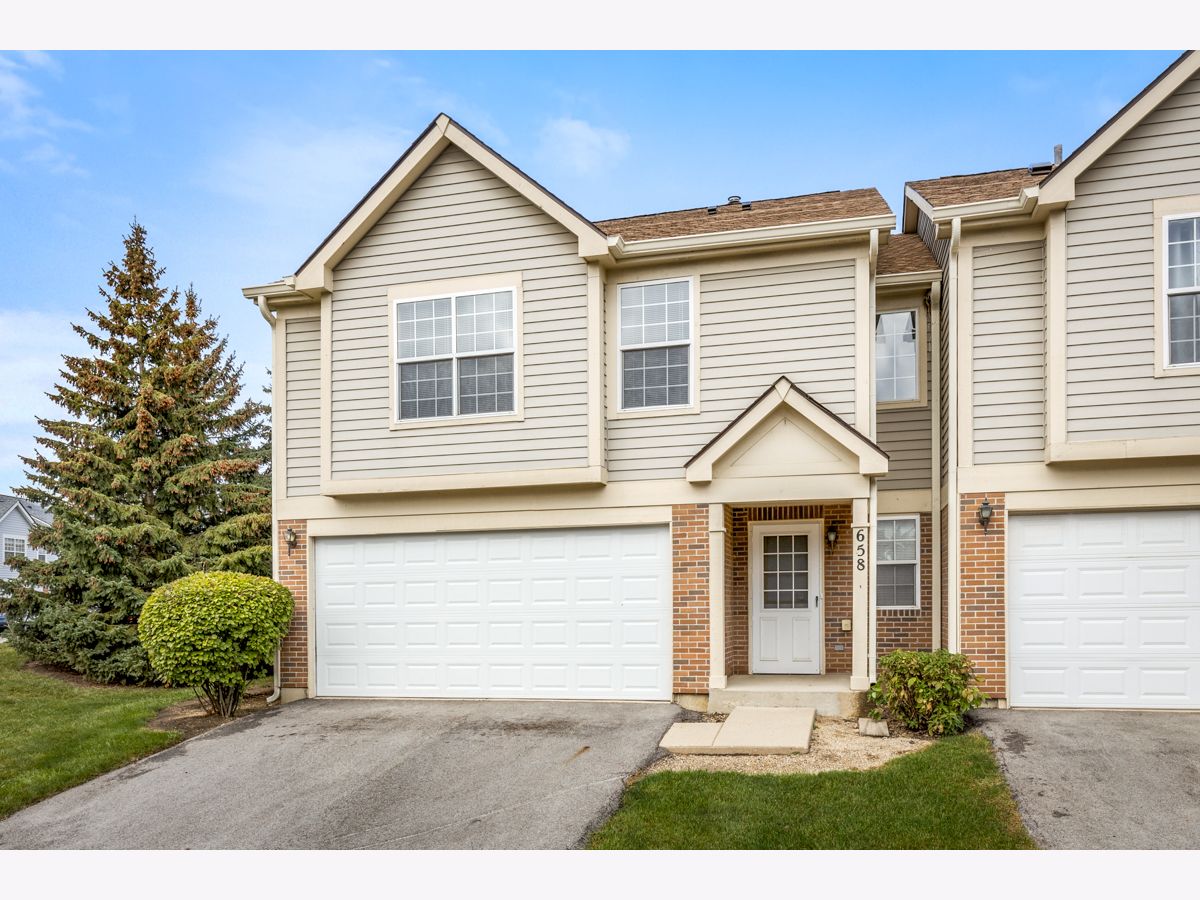 Townhomes & Condos Rented Whispering Oaks Palatine Illinois, 658 Whispering Oaks