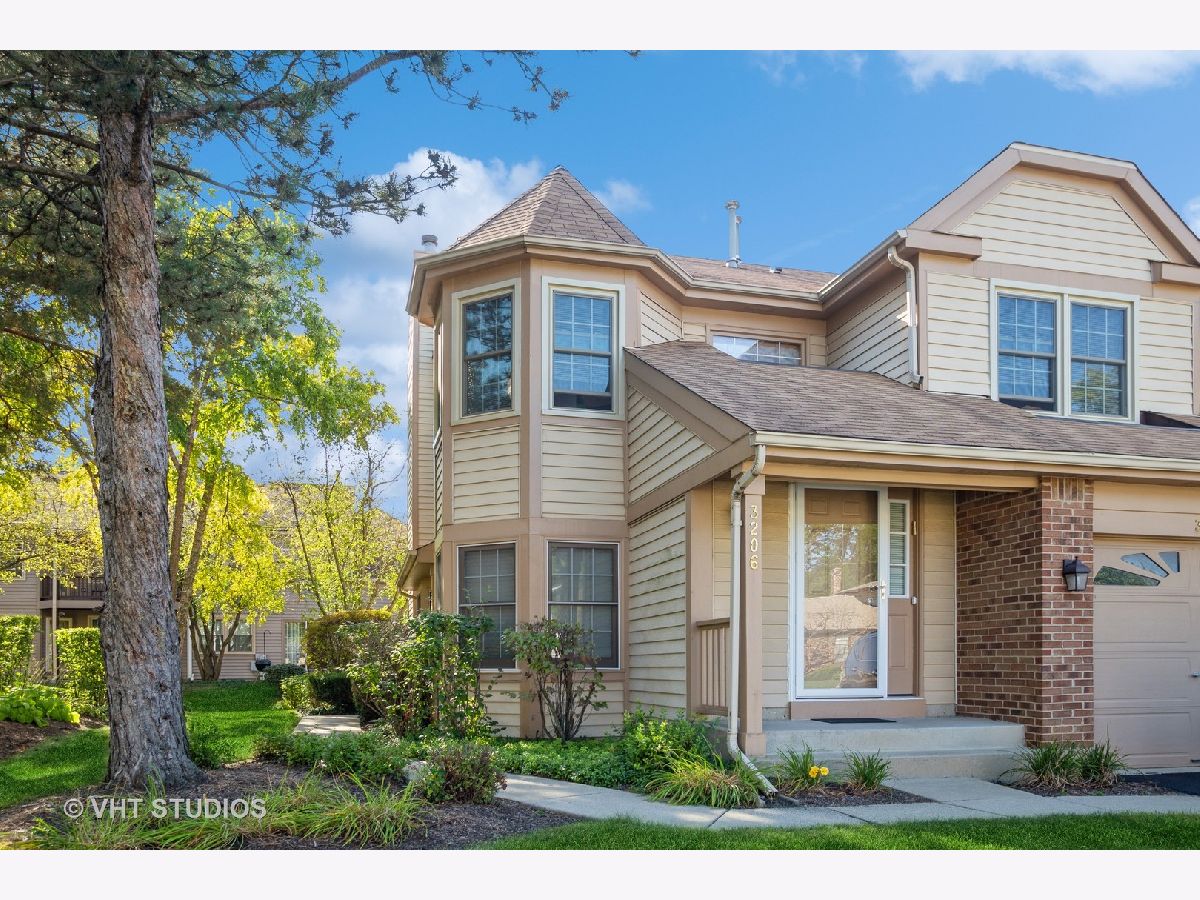 Townhomes & Condos & Homes Sold Frenchmens Cove Arlington Heights Illinois, 3206 Carriageway
