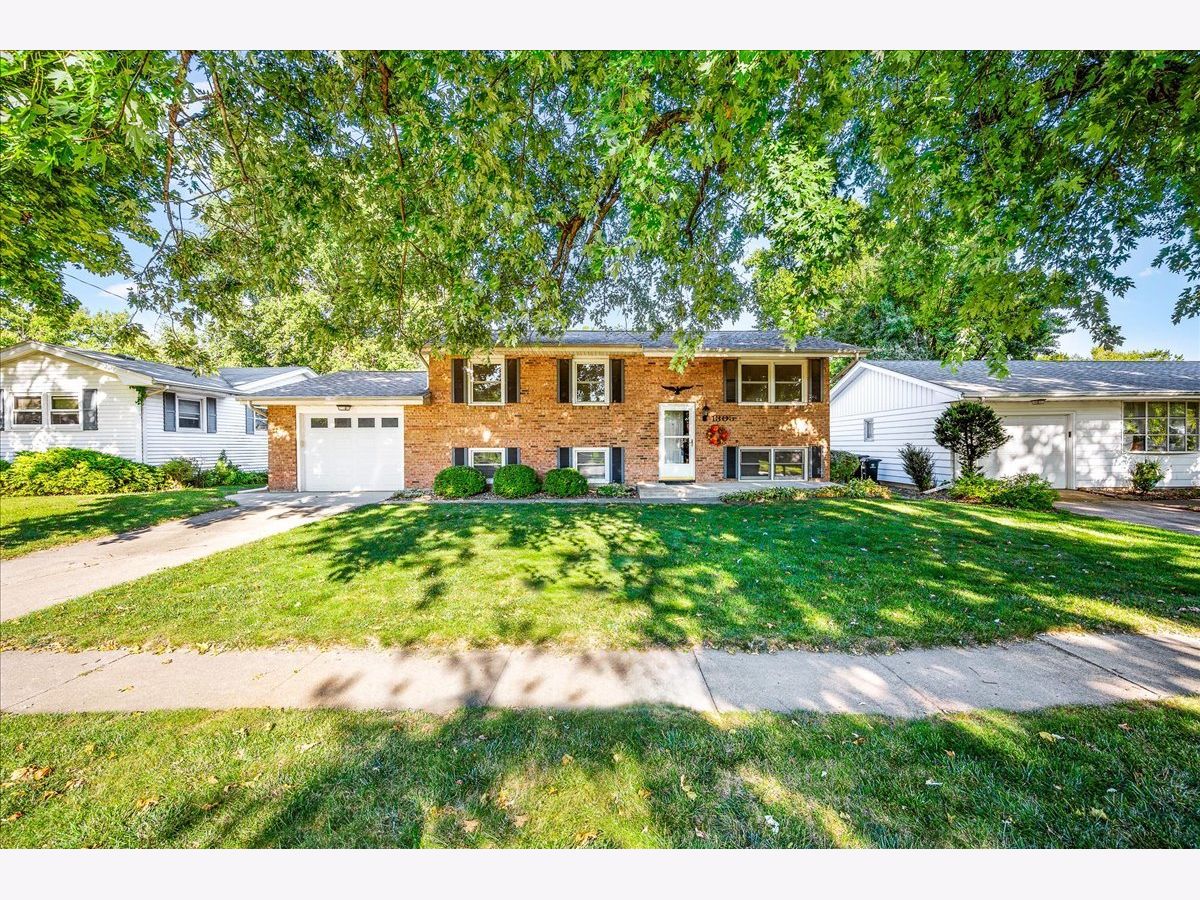 Homes & Condos & Townhomes Sold Lincolnwood Bloomington Illinois, 1305 Rutledge