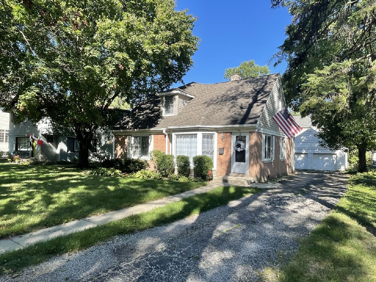 Homes & Condos & Townhomes Rented Blackhawk Heights Clarendon Hills Illinois, 131 Iroquois