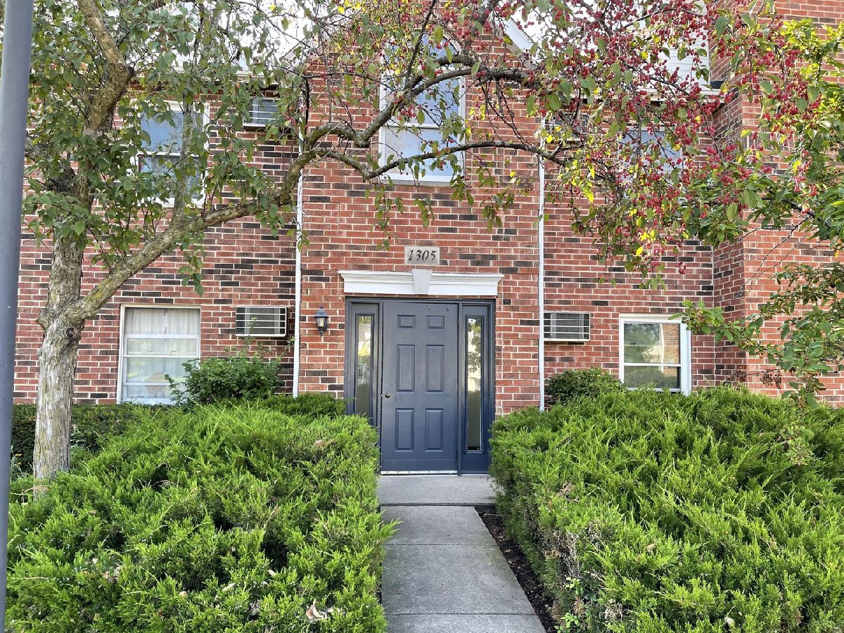 Condominiums Rented Prairie Point Lake In The Hills Illinois, 1305 Cunat