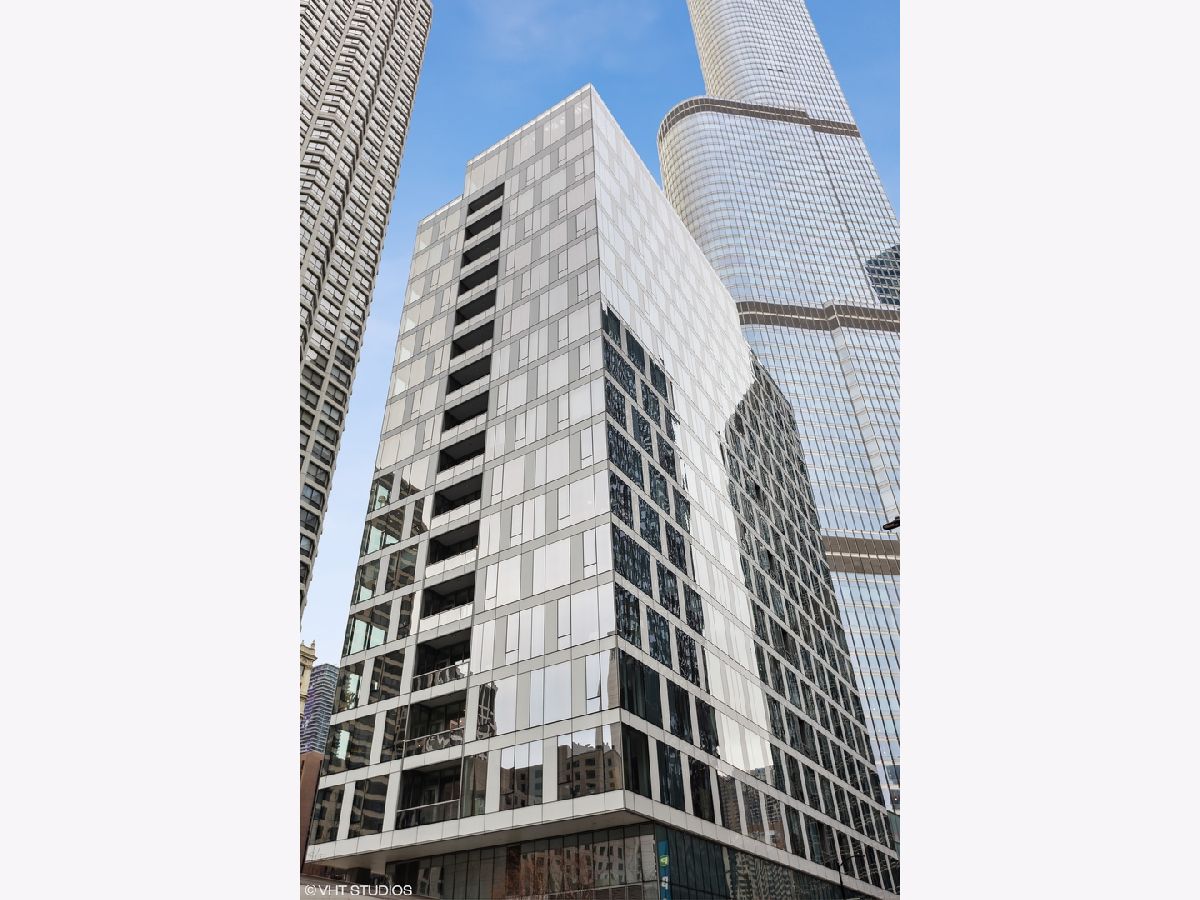 Condos & Townhomes Rented Renelle On The River Chicago Illinois, 403 Wabash