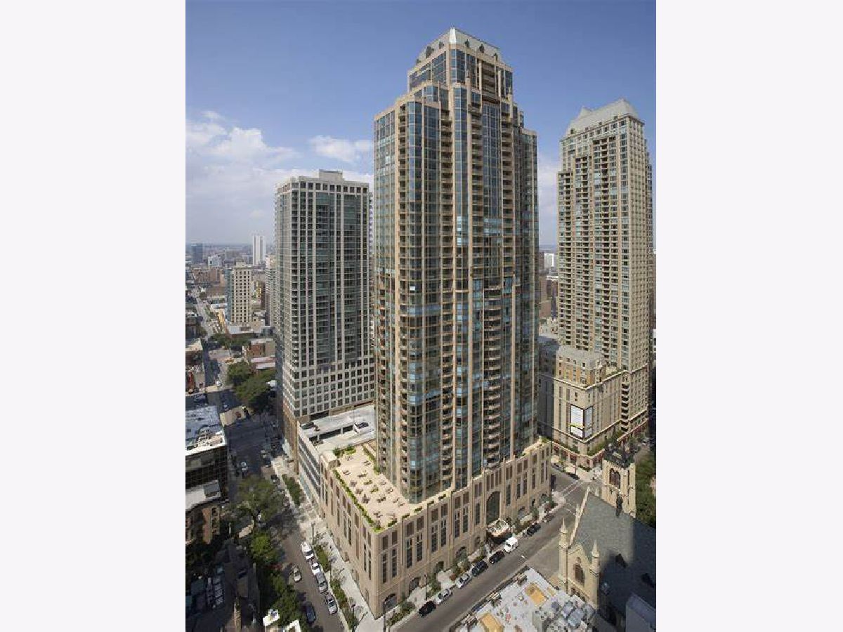 Condominiums Rented The Pinnacle Chicago Illinois, 21 Huron