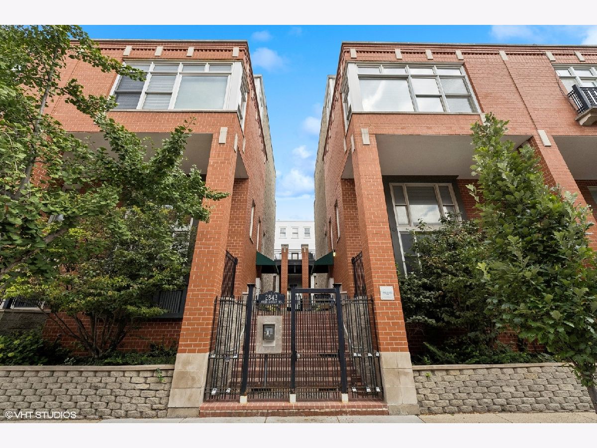 Condominiums Sold Ivy Lane Chicago Illinois, 2843 Lincoln