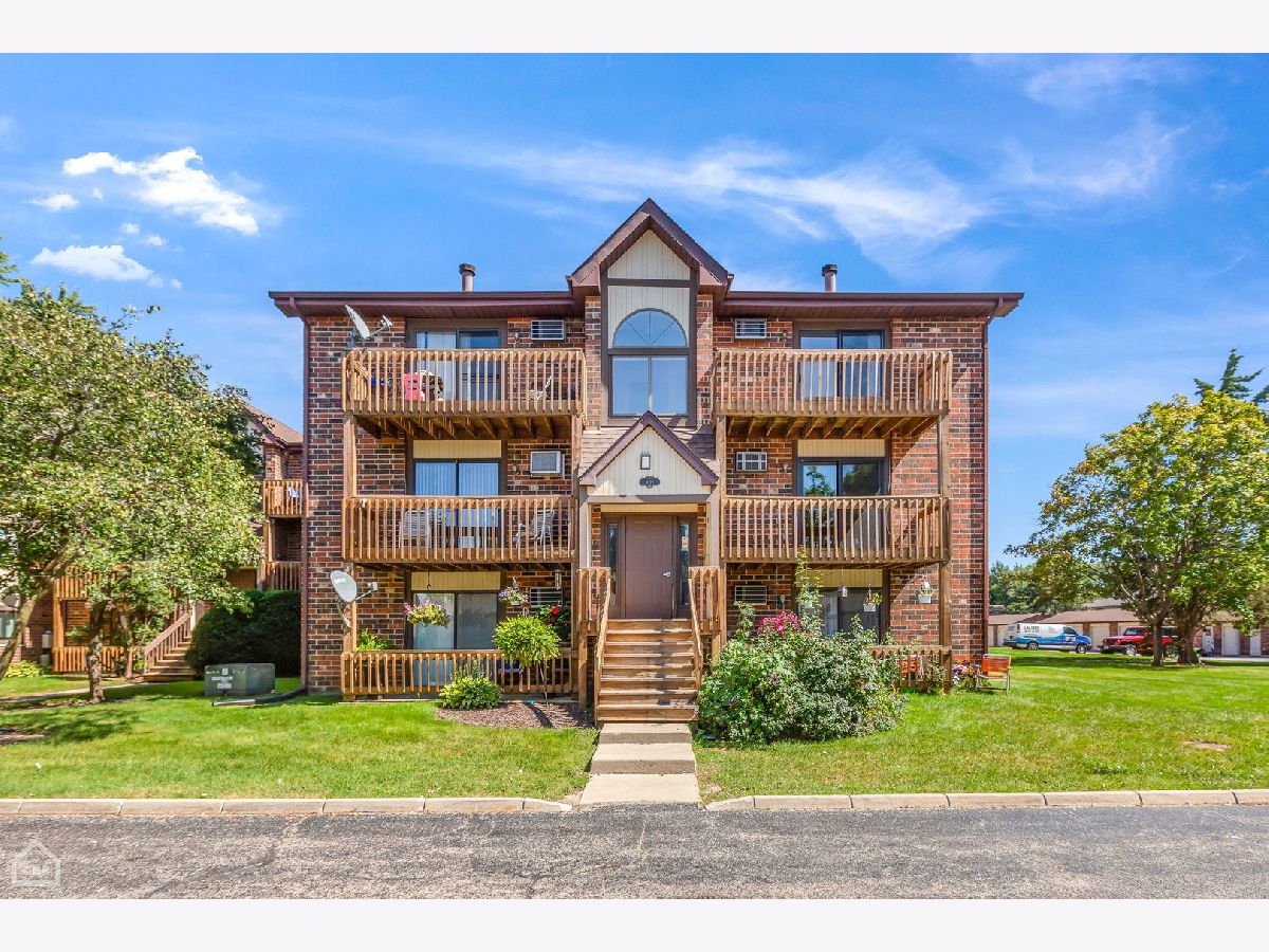 Condos & Townhomes Rented Crystal Chateau Crystal Lake Illinois, 439 Berkshire