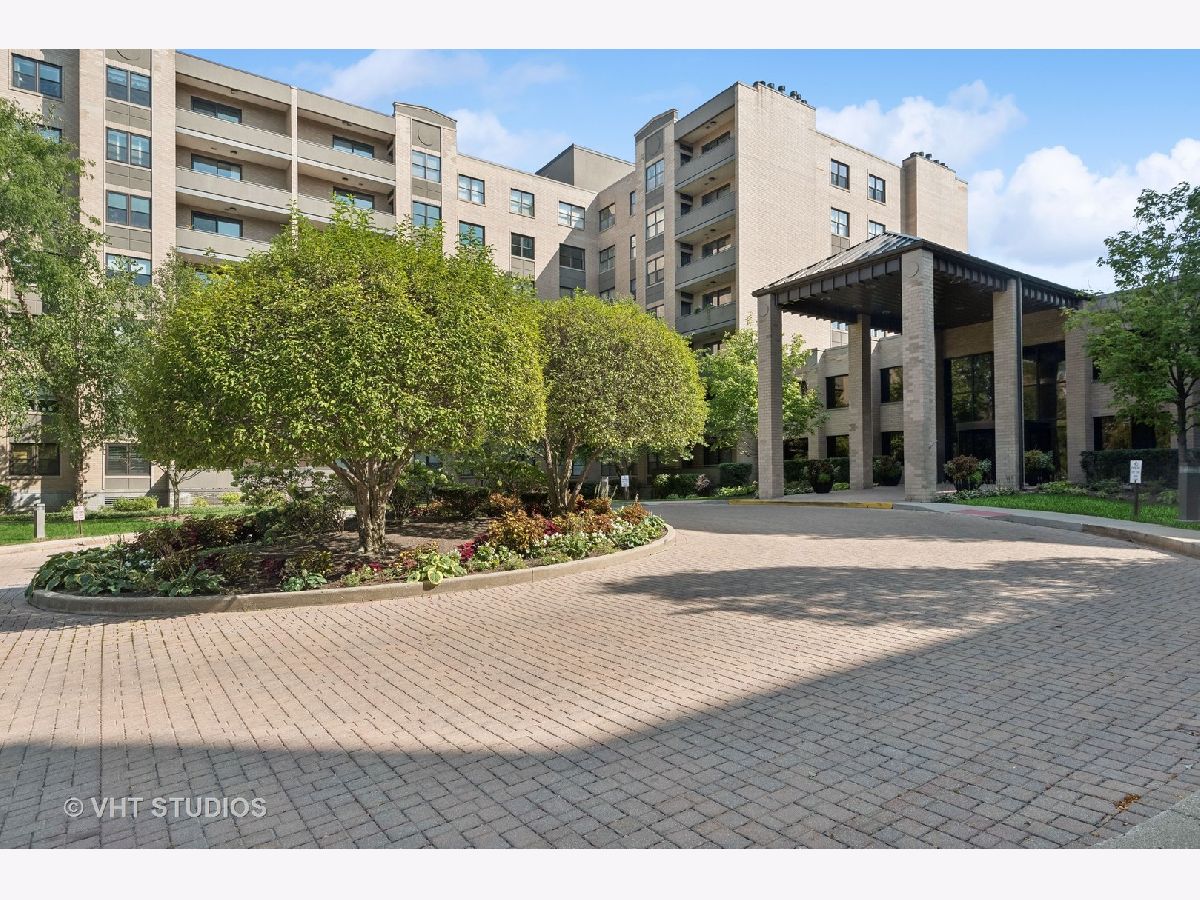 Condominiums Sold Barclay Place Lincolnwood Illinois, 4545 Touhy