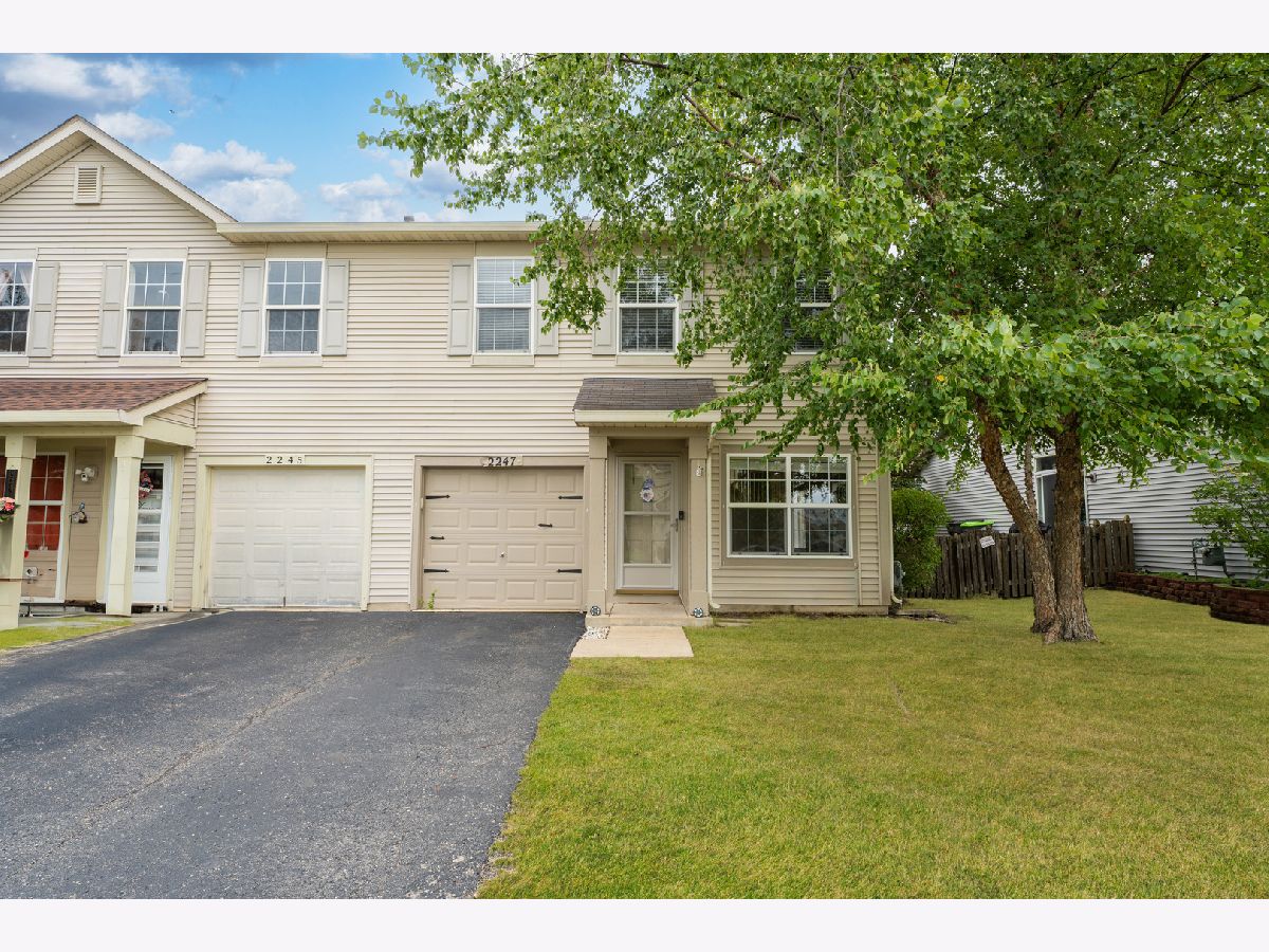 Townhomes & Homes Sold Lakewood Creek Montgomery Illinois, 2247 Rebecca