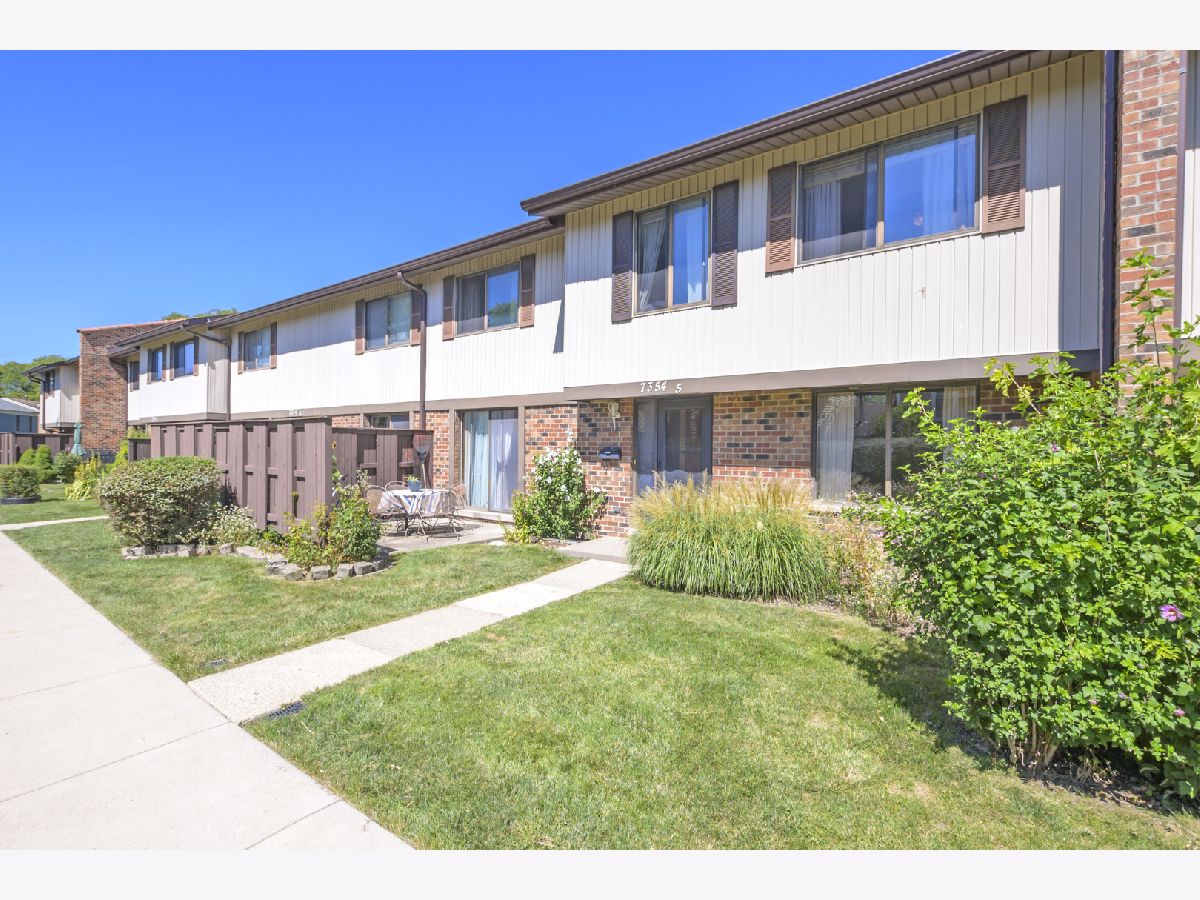 Townhomes & Condos Sold Village Square Downers Grove Illinois, 7354 Winthrop