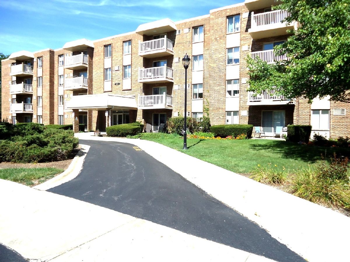 Homes & Condominiums Rented Greenbrier Arlington Heights Illinois, 2423 Kennicott