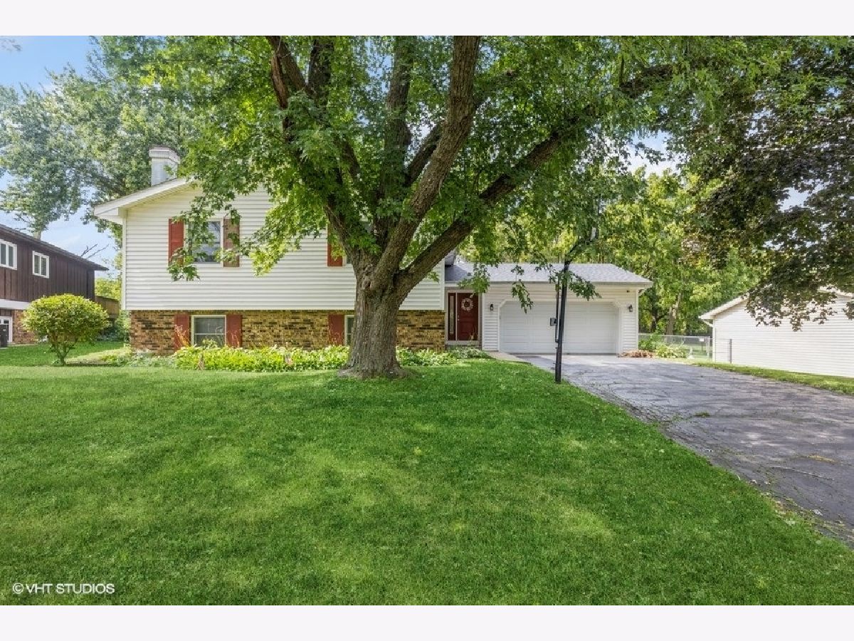 Homes Sold Country Knolls Woodstock Illinois, 991 Carol