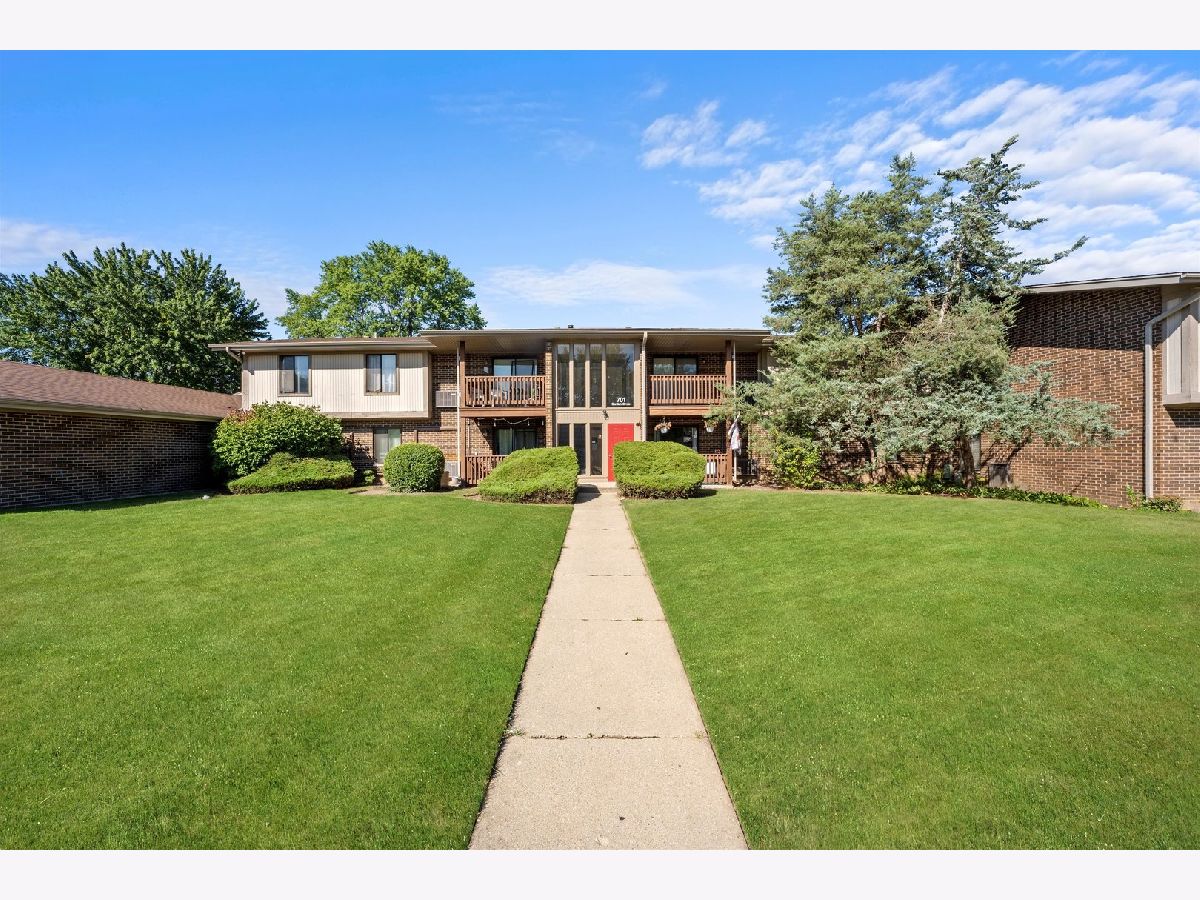 Condominiums & Homes Sold Brookside Streamwood Illinois, 701 Garden