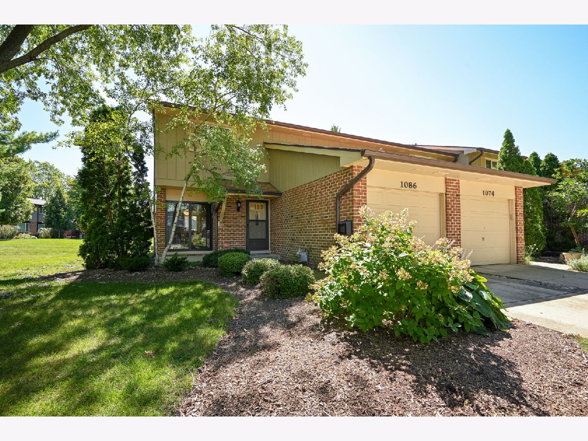 Townhomes & Condos & Homes Sold Briarcliffe West Wheaton Illinois, 1086 Whitchurch