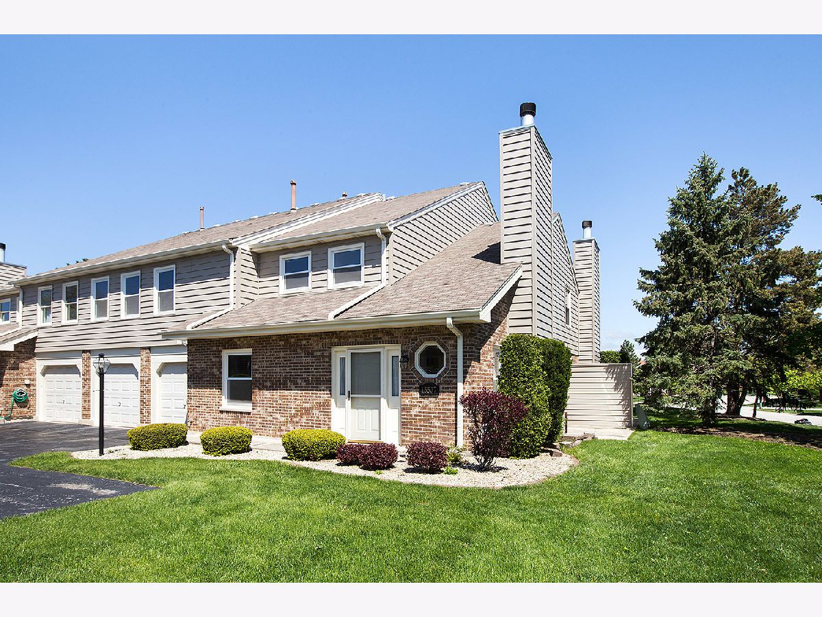 Townhomes & Homes Rented Village Square Orland Park Illinois, 15537 Whitehall