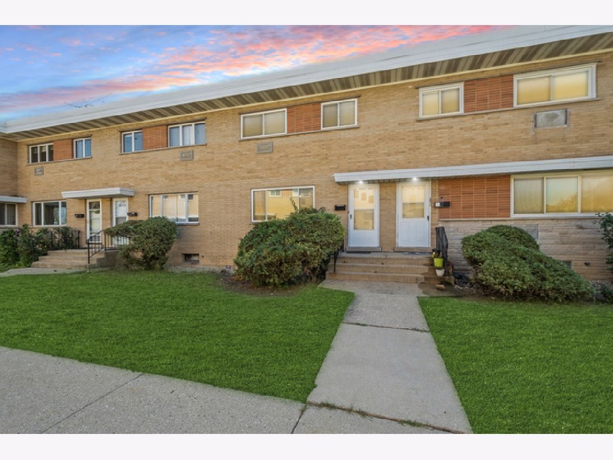 Townhomes & Condos Sold Greenwood Park Des Plaines Illinois, 8702 Gregory