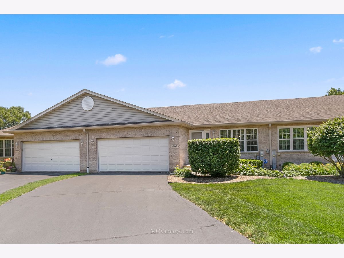 Townhomes Sold Deer Run Estates Joliet Illinois, 4202 Doe