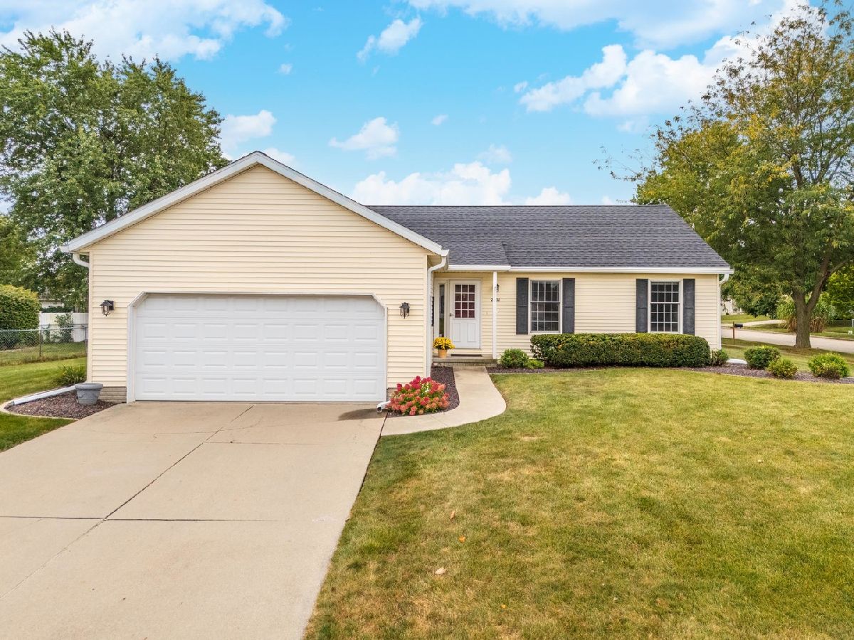 Homes & Condos & Townhomes Sold Royal Pointe Bloomington Illinois, 2801 Arrowhead