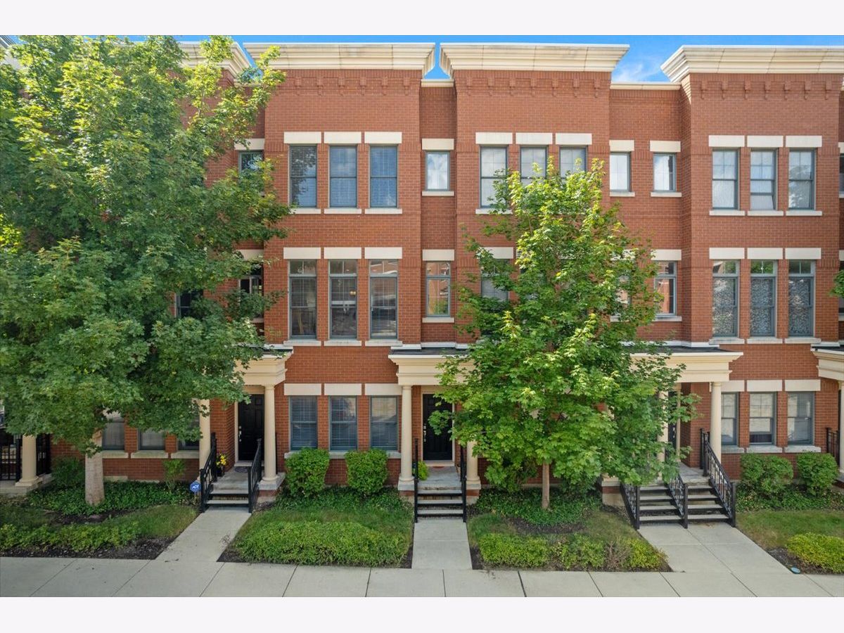 Townhomes Sold River Park Place Elgin Illinois, 213 Prairie