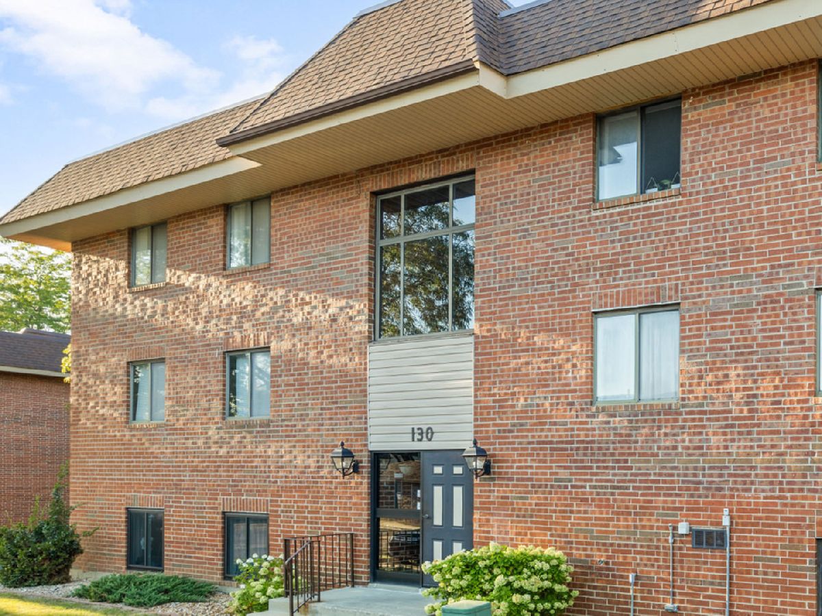 Condominiums Sold Highland Lakes Lombard Illinois, 130 Fountainview