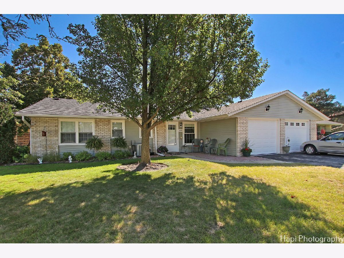 Townhomes & Condos Sold Leisure Village Fox Lake Illinois, 7433 Crest Hill