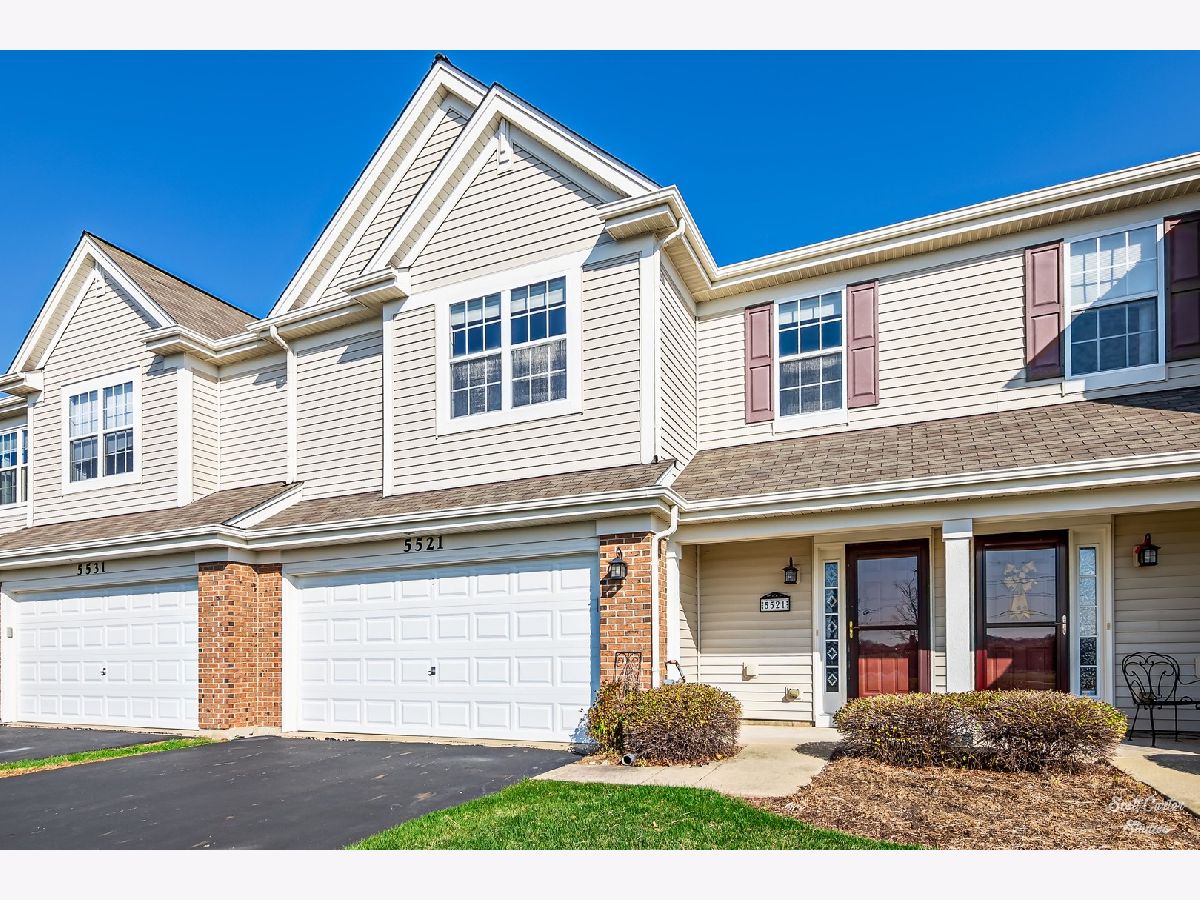 Townhomes & Condos Rented Coventry Lake In The Hills Illinois, 5521 Wildspring