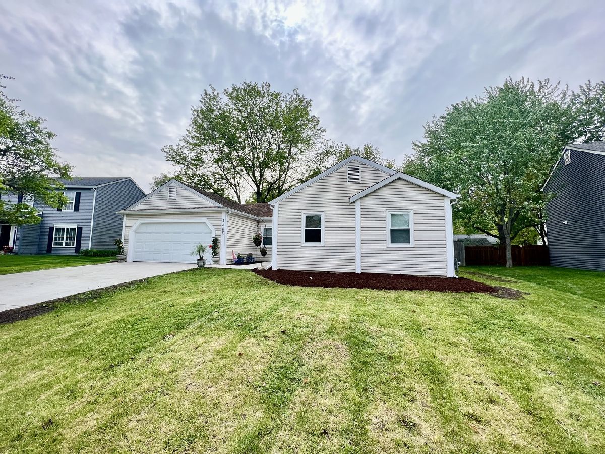 Homes & Condos & Townhomes Rented Summerlakes Warrenville Illinois, 3s090 Sunset