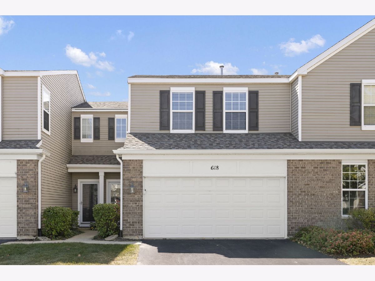 Townhomes Rented Springbrook Trails Oswego Illinois, 618 Springbrook