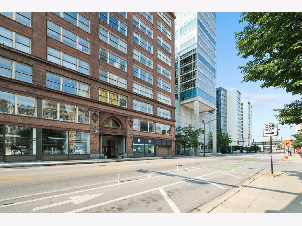 Condos & Townhomes Rented Market Square Lofts Chicago Illinois, 161 Harrison