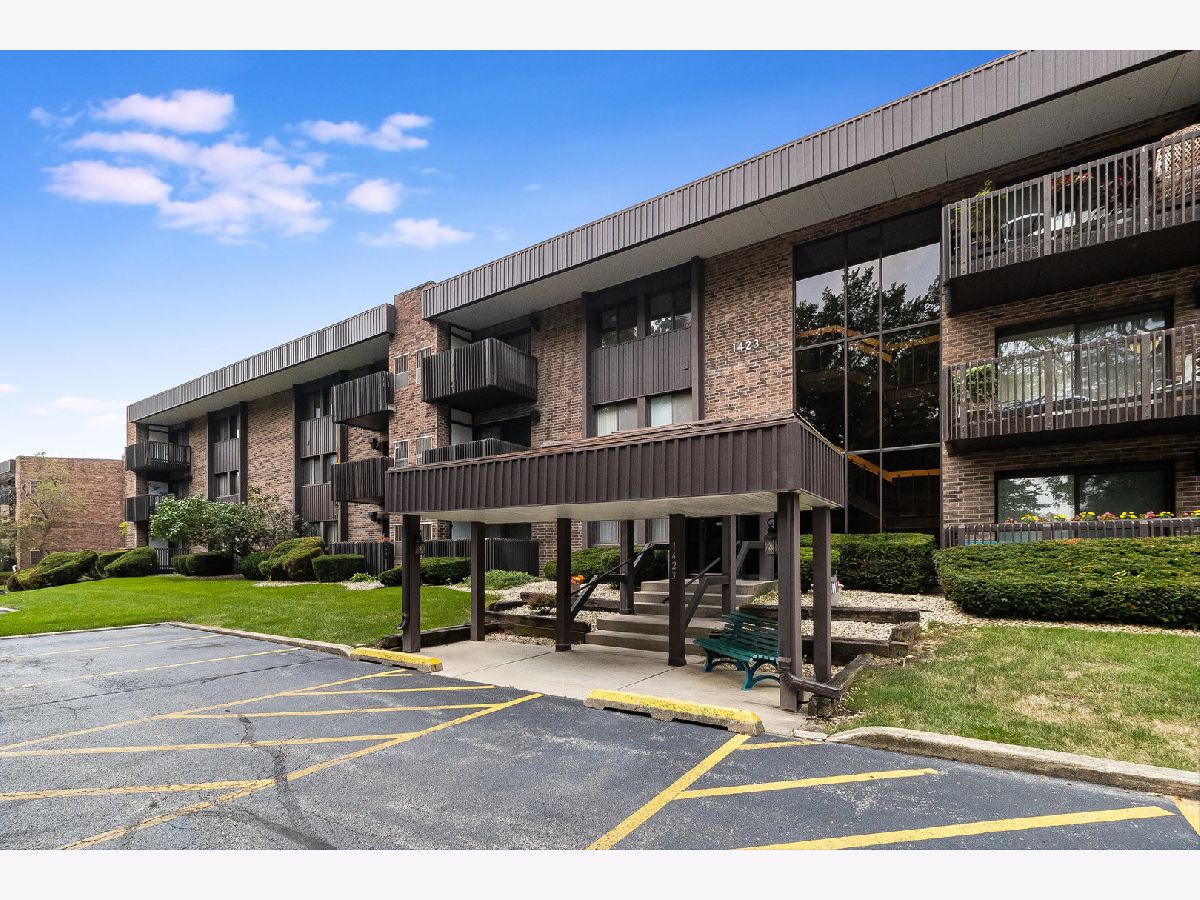 Condominiums Sold Woodlawn Terrace Joliet Illinois, 1423 Woodbridge