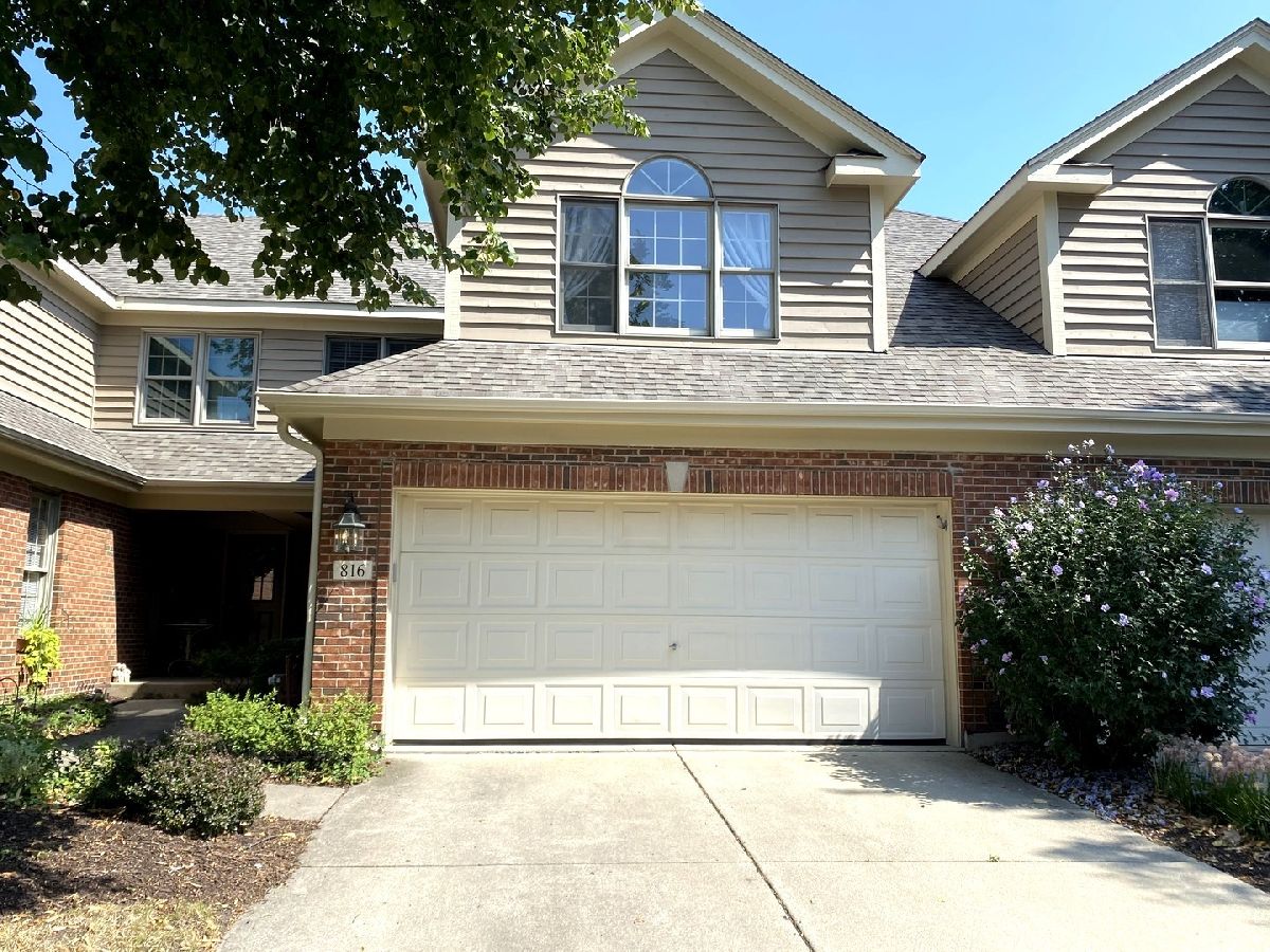 Homes & Townhomes Sold Kingswood St Charles Illinois, 816 King Henry