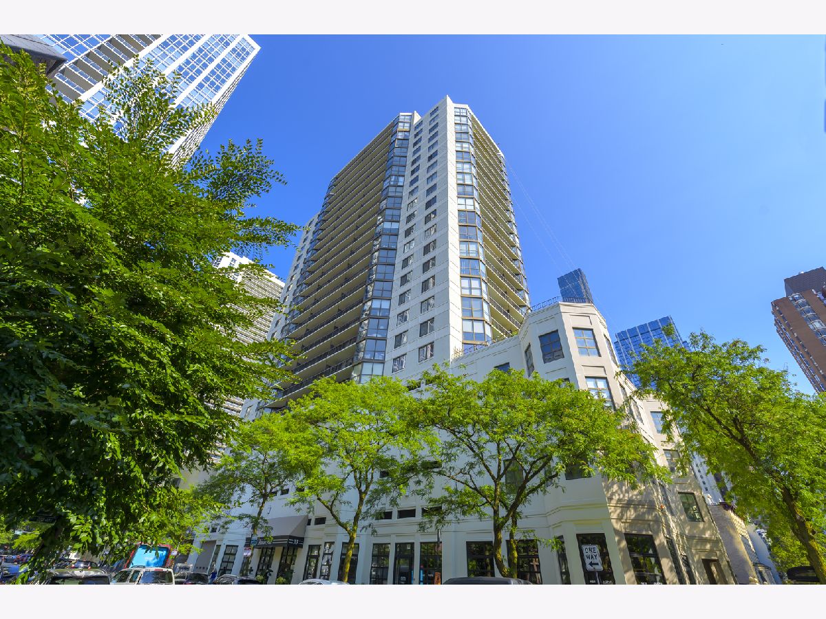Condos & Townhomes Sold Delaware Place Chicago Illinois, 33 Delaware