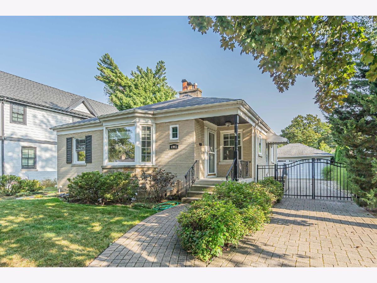 Homes & Condominiums Sold Edgebrook Chicago Illinois, 6941 Monon