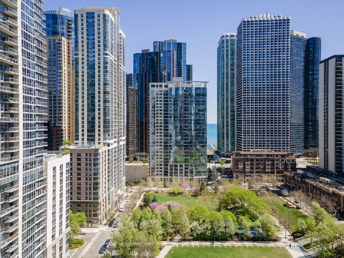 Condos & Townhomes Sold Lancaster Chicago Illinois, 201 Westshore