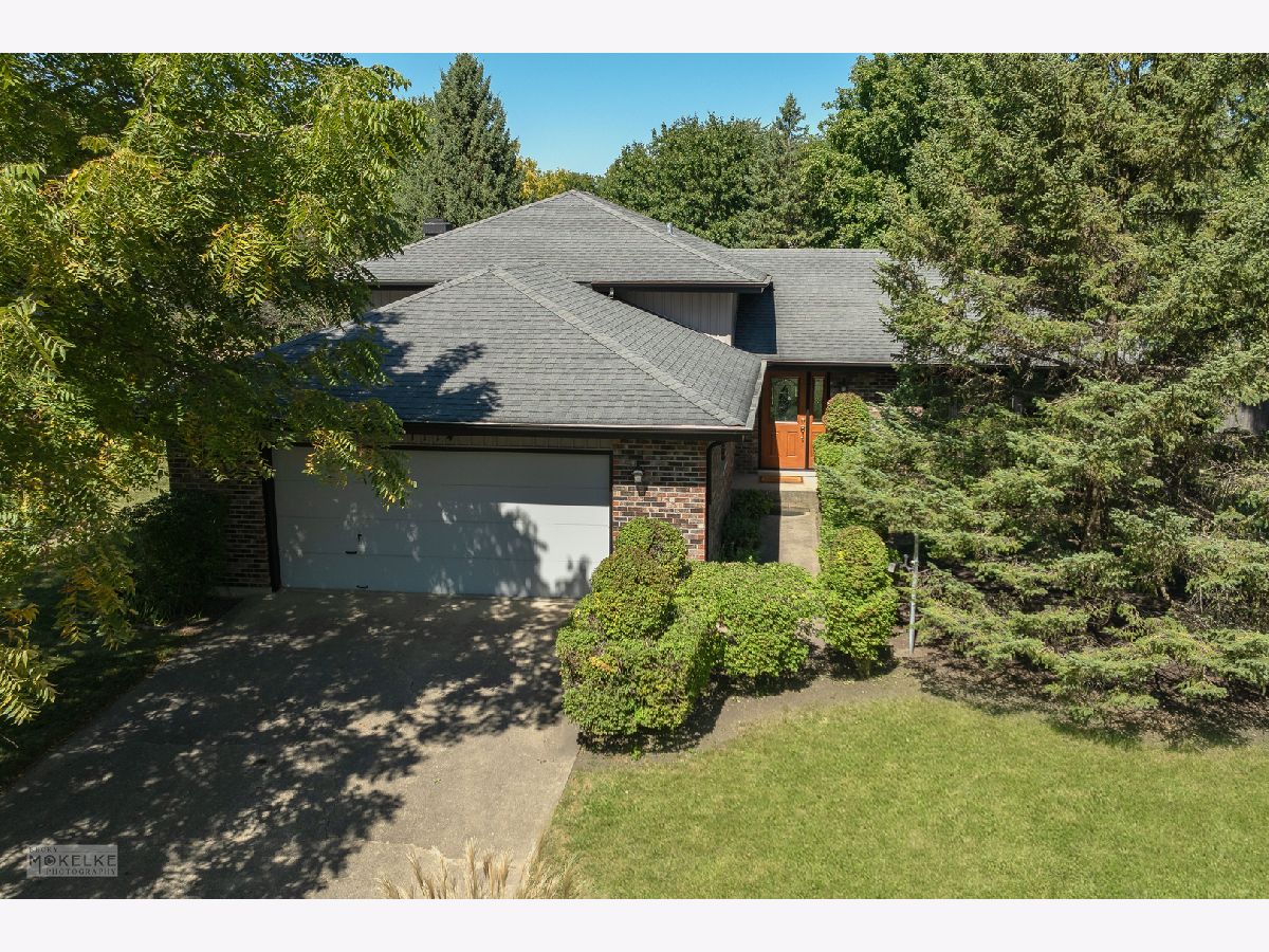 Homes Sold Country West Shorewood Illinois, 1114 Rushwood