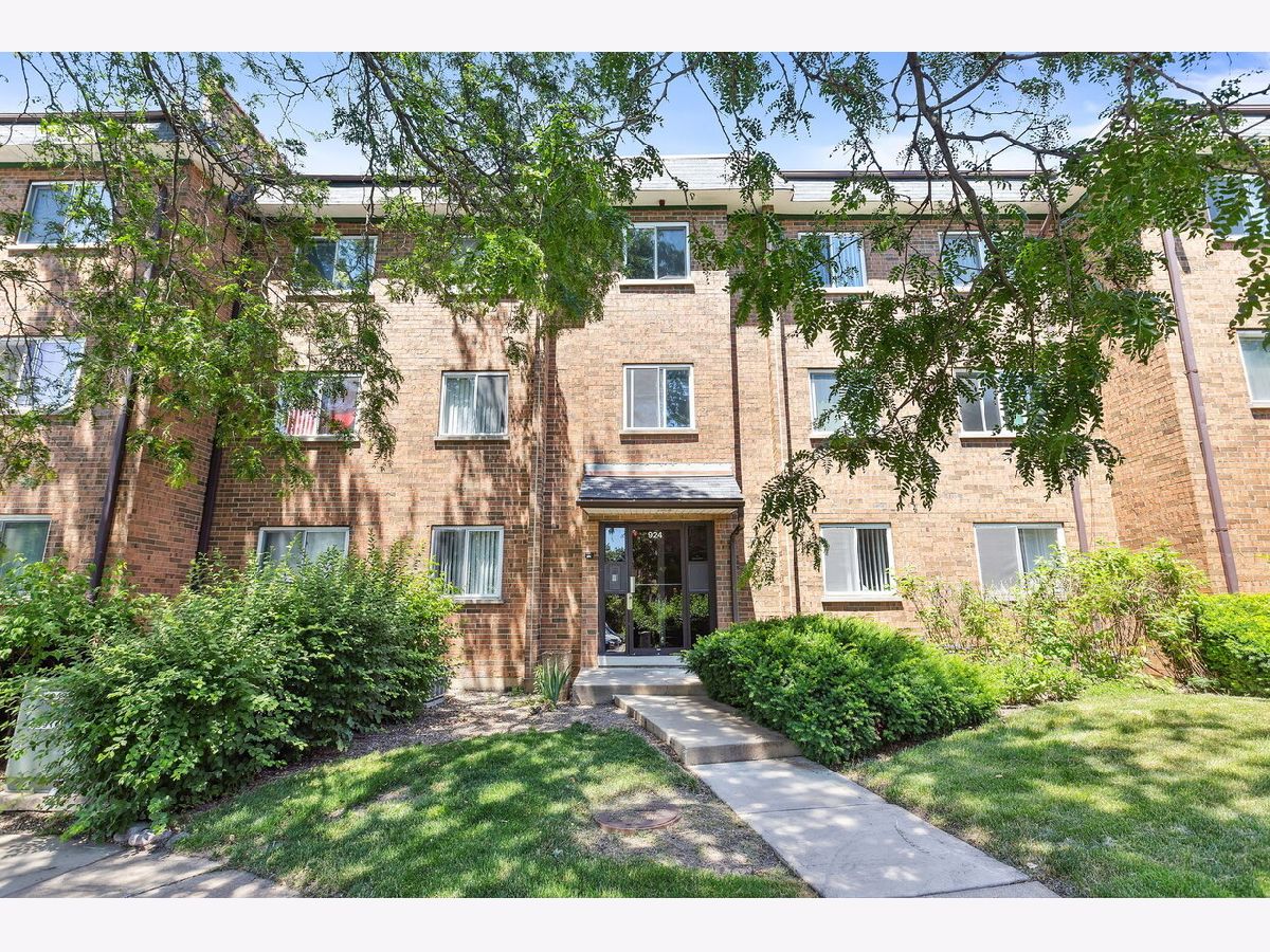 Condominiums Rented Hidden Ponds Schaumburg Illinois, 924 Casey