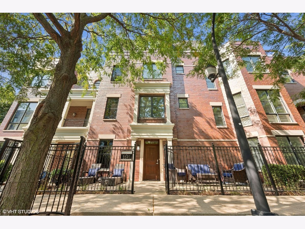 Townhomes & Homes Sold Hartland Park Chicago Illinois, 2634 Hermitage