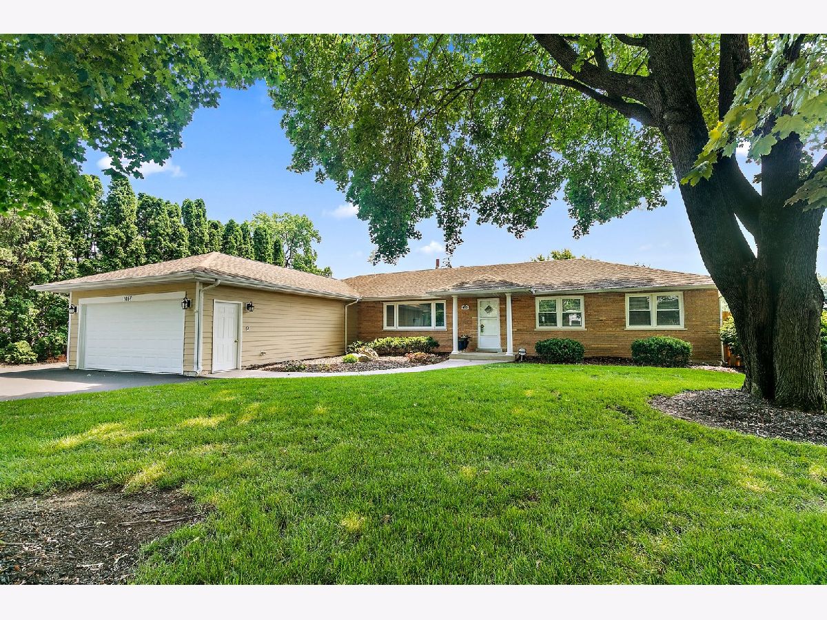 Homes Rented Oak Hills Algonquin Illinois, 1037 Harrison