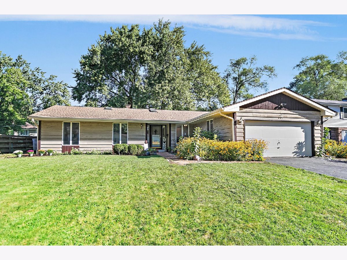 Homes Sold Oak Knoll Cary Illinois, 112 Sherwood
