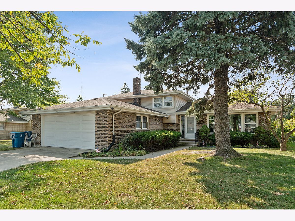 Homes Sold Oakwood Hills Palos Hills Illinois, 10318 Michael