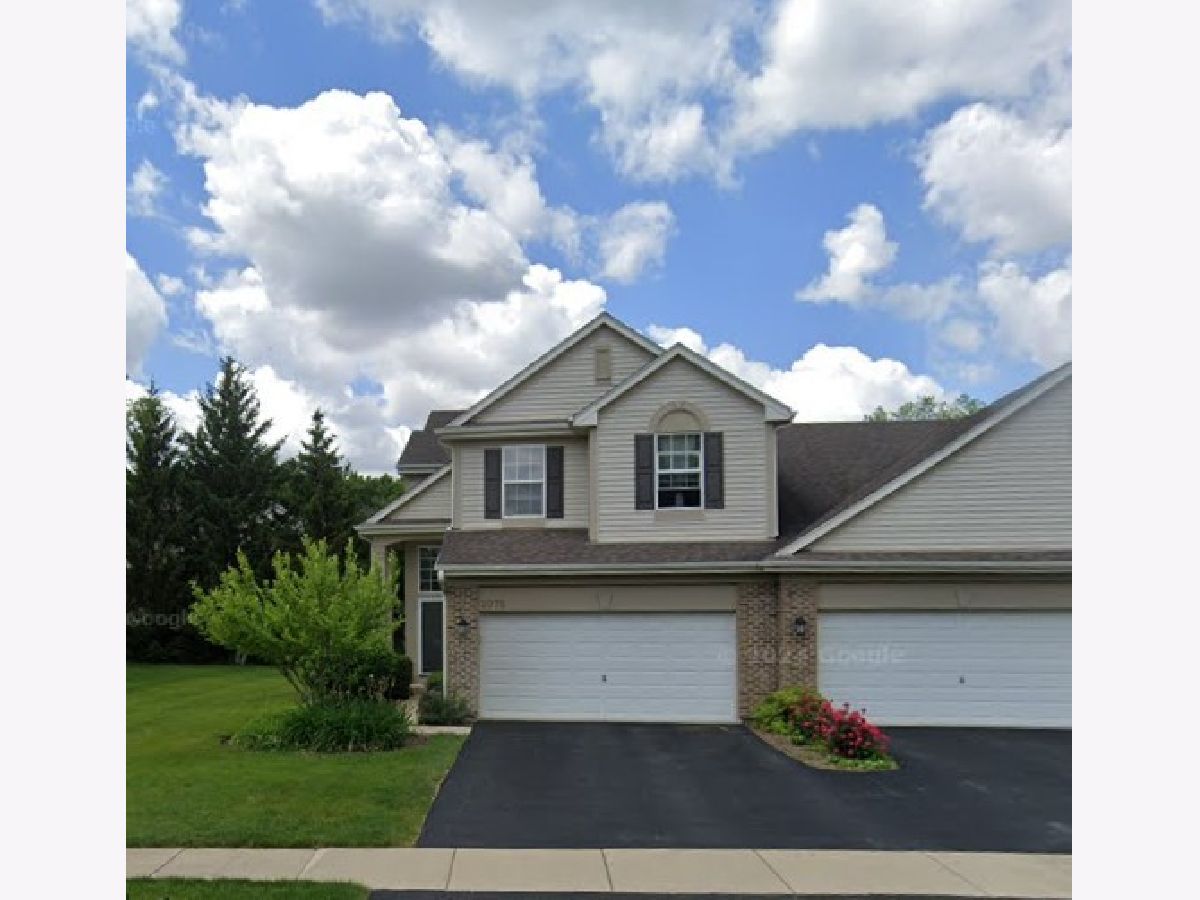 Townhomes & Condos & Homes Rented Fox Highlands Yorkville Illinois, 2075 Village View