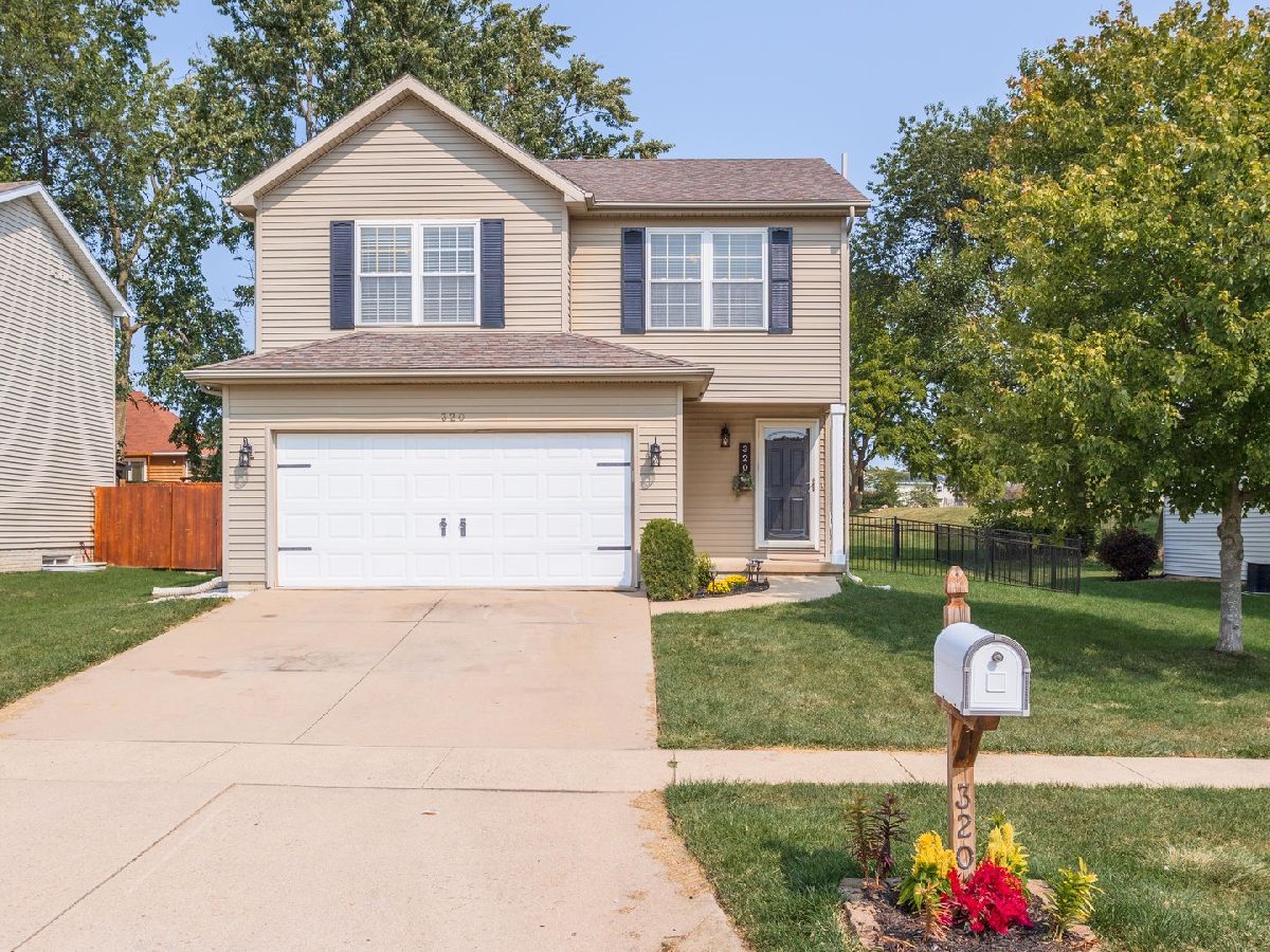 Homes & Condos & Townhomes Sold Linden Place Normal Illinois, 320 Basswood