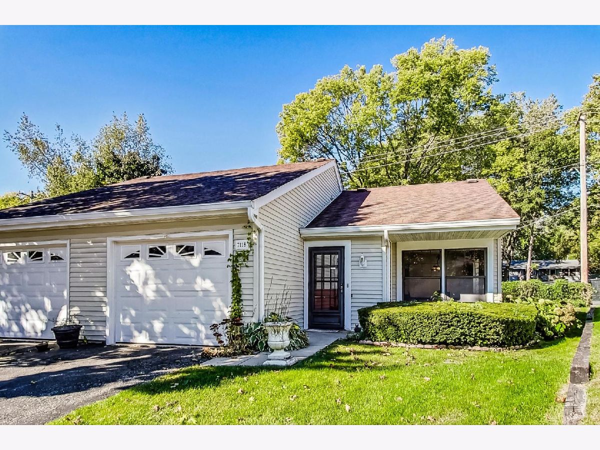 Townhomes & Condos Sold Leisure Village Fox Lake Illinois, 7118 Saint Tropez