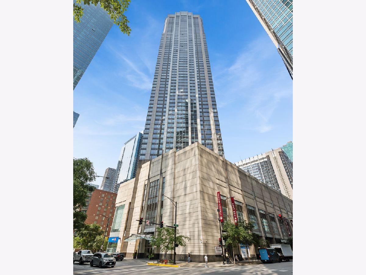 Condos & Townhomes Sold Residences At River East Chicago Illinois, 512 Mcclurg