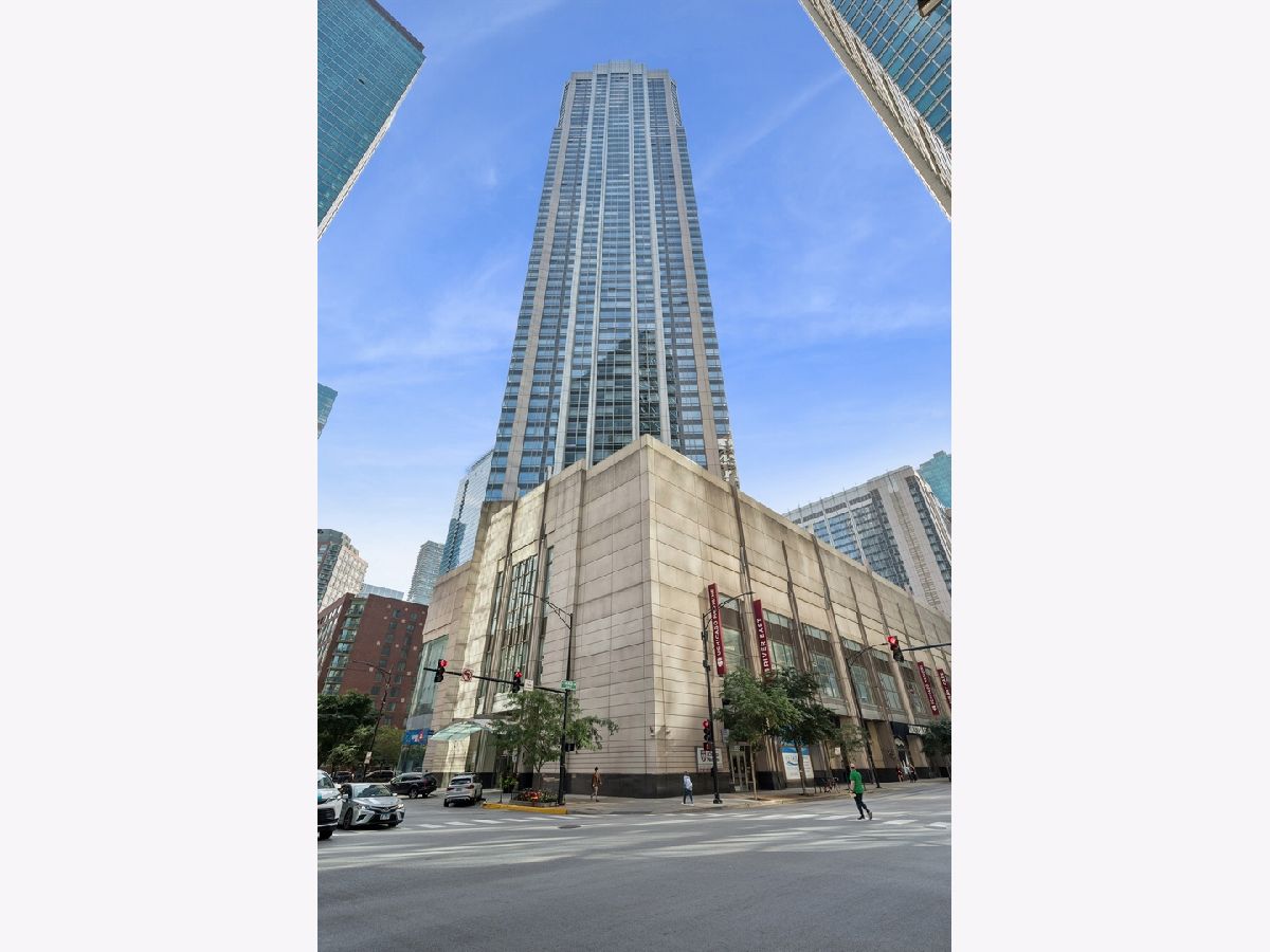 Condos & Townhomes Sold Residences At River East Chicago Illinois, 512 Mcclurg