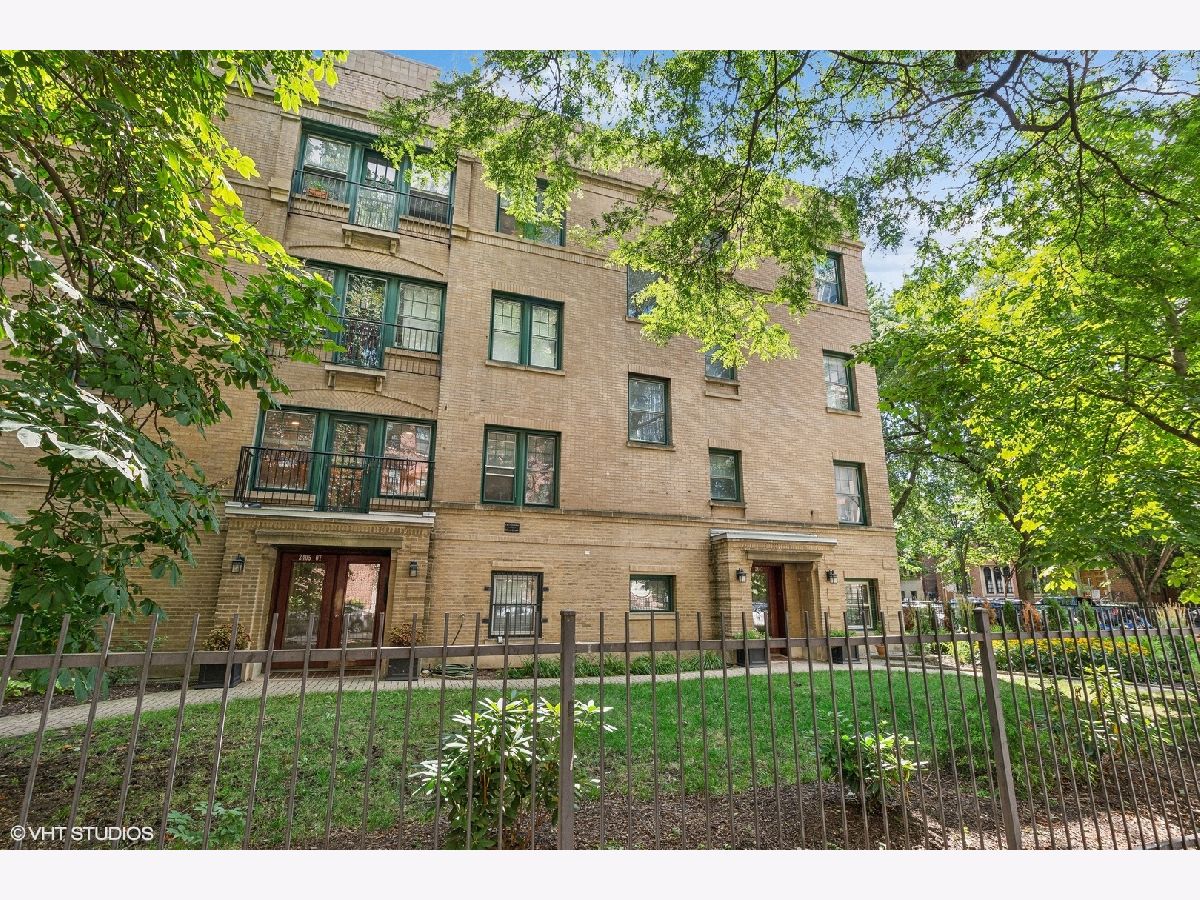 Condominiums & Homes Sold Lincoln Park Place Chicago Illinois, 2405 Orchard