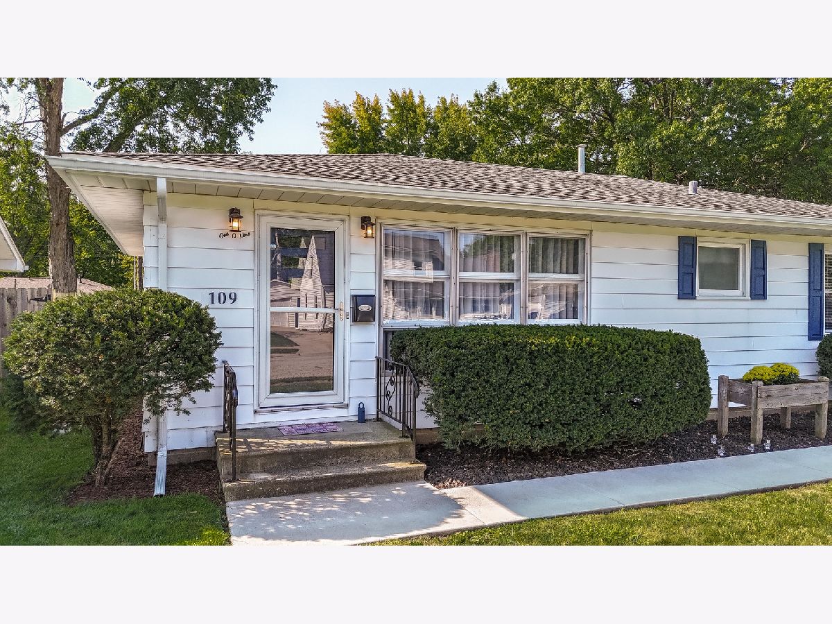 Homes & Condos & Townhomes Sold Meadowbrook Bloomington Illinois, 109 Meadowbrook