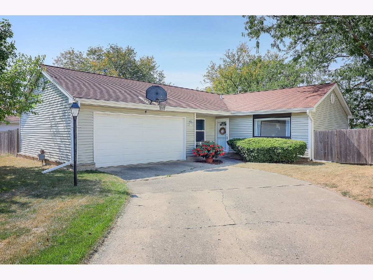 Homes Sold New England Village Streamwood Illinois, 4 Woodbury